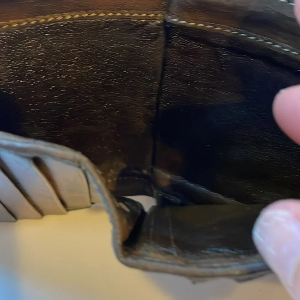 Preloved, vintage Bottega Veneta Wallet - Picture 6 of 6